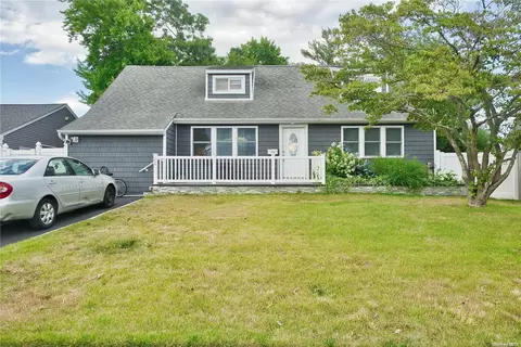 1219 Tulip Ln, Wantagh, NY 11793