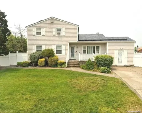 206 Jefferson Ave, Brentwood, NY 11717