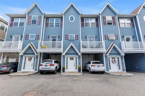 9 Hearthstone Ct #9, Farmingdale, NY 11735