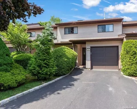 58 Northgate Cir #58, Melville, NY 11747