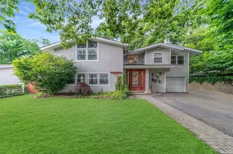 25 Redleaf Ln, Commack, NY 11725