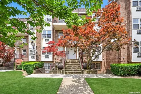 172-31 Highland Ave #2B, Jamaica, NY 11432