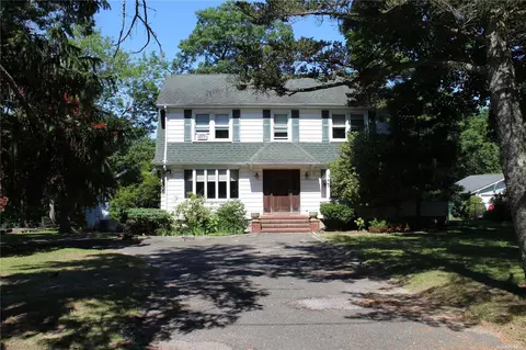 686 Old N Ocean Ave, Patchogue, NY 11772