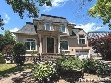 552 Redwood Dr, Cedarhurst, NY 11516
