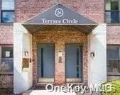 26 Terrace Cir #11C, North Hempstead, NY 11021
