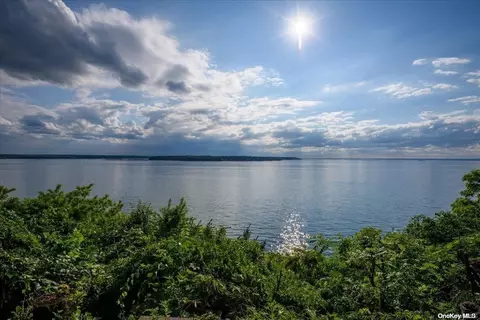 24 Norfolk Dr # A, Huntington, NY 11768