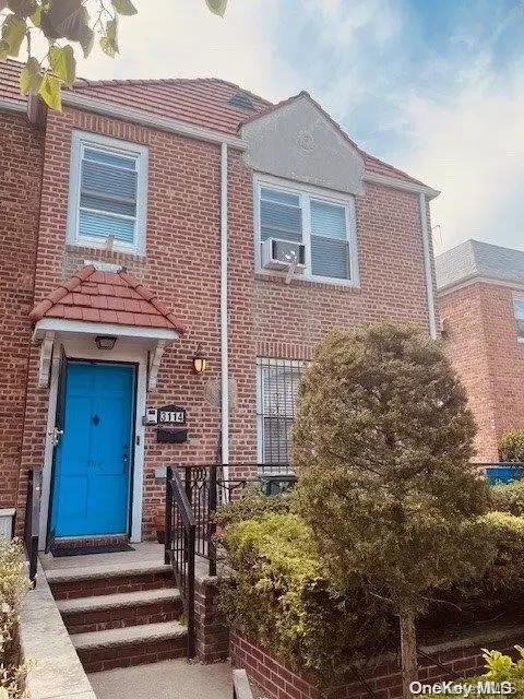 31-14 76th St, New York, NY 11370