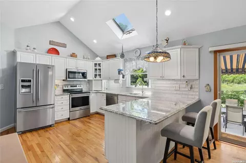 150 Willow Dr, Greenport, NY 11944