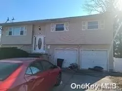 608 Spur Dr N, Bay Shore, NY 11706
