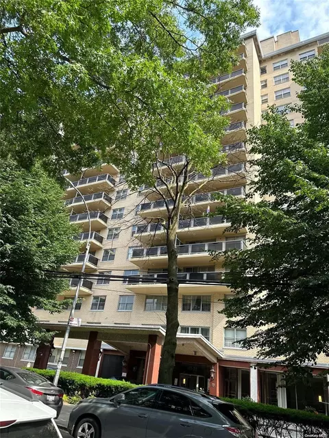 175-20 Wexford Ter #3N, New York, NY 11432
