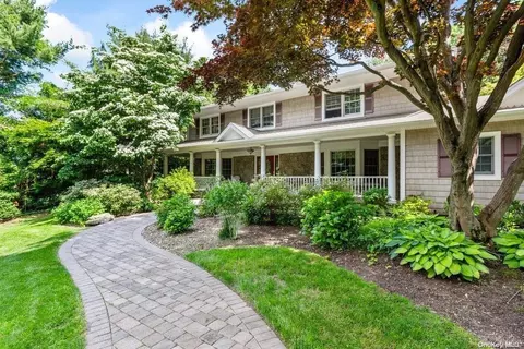 12 Greenbriar Ln, Dix Hills, NY 11746