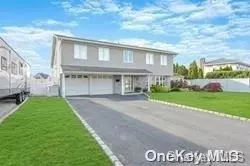120 Anchorage Dr, West Islip, NY 11795