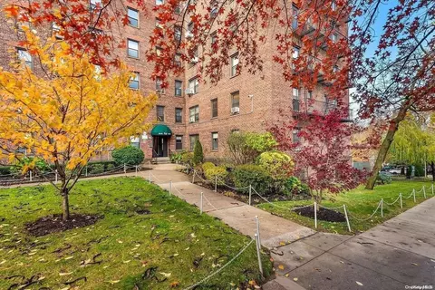 52-24 65 Pl #LGJ, Maspeth, NY 11378