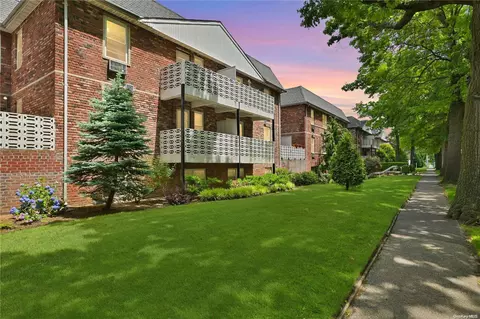 40 Daley Pl #232, Lynbrook, NY 11563