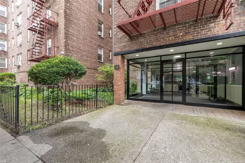 33-04 91 St #5W, Jackson Heights, NY 11372