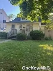 53 William St, Farmingdale, NY 11735