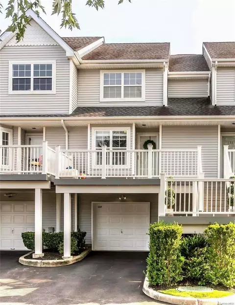 137 Windward Dr #137, Port Jefferson, NY 11777