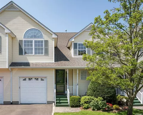2 Spring Ct #2, Huntington, NY 11743