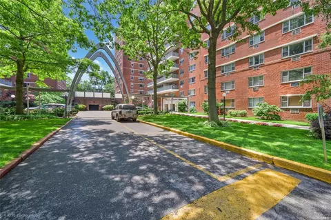 52-30 39 Dr #1S, Woodside, NY 11377