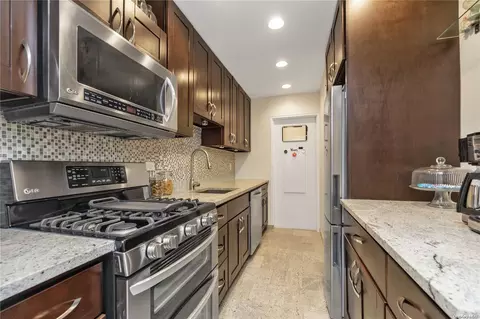 153-25 88th St #5B, Howard Beach, NY 11414