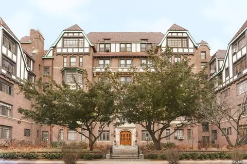 4 Dartmouth St #21, NY 11375