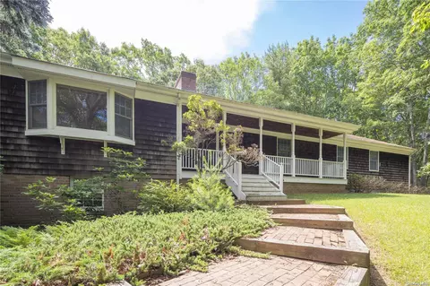 2090 Wunneweta Rd, Cutchogue, NY 11935