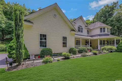 22 Saints Orchard Rd, Port Jefferson, NY 11777