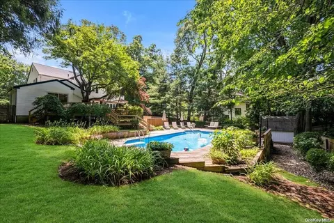 93 Davis Rd, North Hempstead, NY 11050