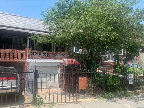 31-24 48th St, New York, NY 11103