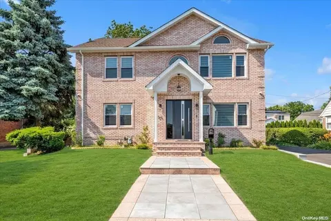 54 Herbert Dr, North Hempstead, NY 11040