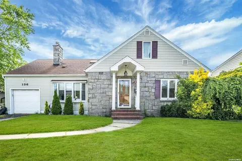 136 Division Ave, Massapequa, NY 11758