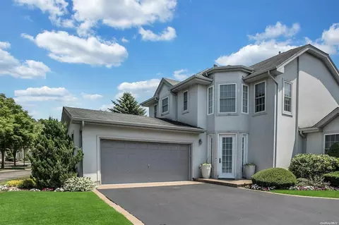 419 Madeira Blvd #419, Melville, NY 11747