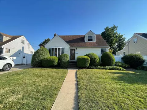 780 Winter Ave, Uniondale, NY 11553