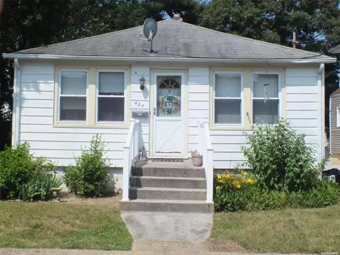 494 Decatur St, Uniondale, NY 11553