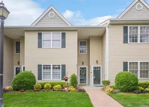 841 Madeira Blvd #1, Melville, NY 11747