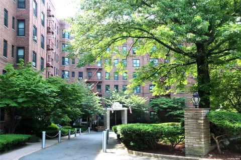 84-01 Main St #211, Jamaica, NY 11435