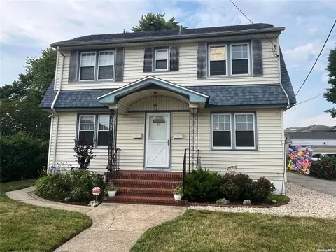32 Vine St, Lynbrook, NY 11563