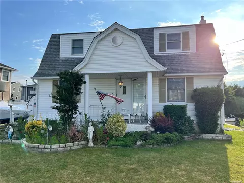 2602 Seminole Ave, Seaford, NY 11783