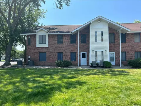 1 Cheyenne Ct #1, Coram, NY 11727