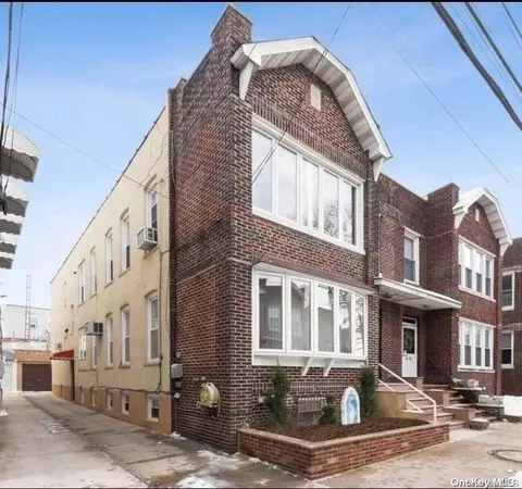 88-40 81st Ave, Glendale, NY 11385