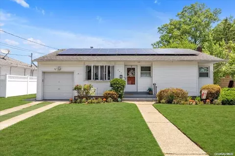 883 Edwards Blvd, Valley Stream, NY 11580