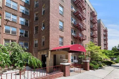 67-25 Clyde St #2F, New York, NY 11375