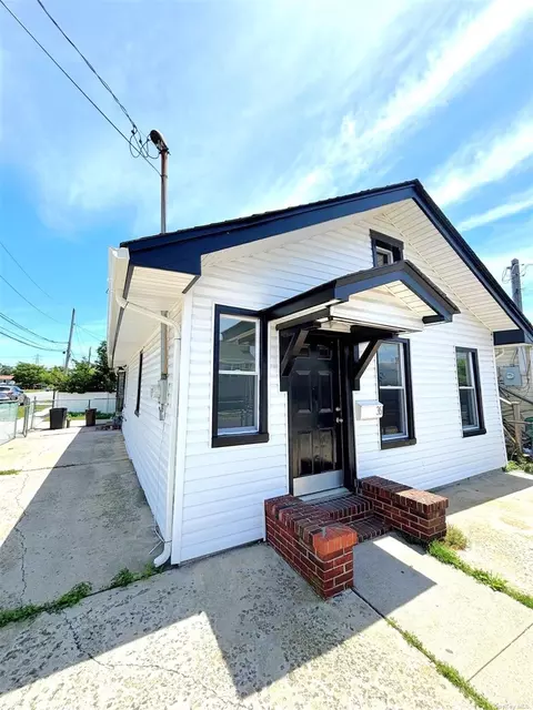36 Walnut Rd, Inwood, NY 11096