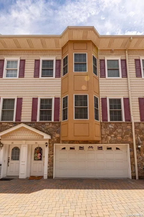 330 Maple Ave #27, North Hempstead, NY 11590