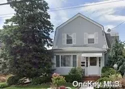 365 Clinton Ave, Cedarhurst, NY 11516