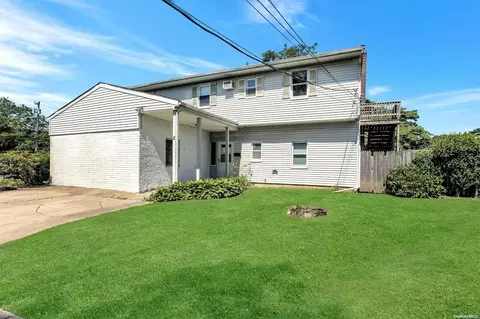 8 Scott Ave, Deer Park, NY 11729