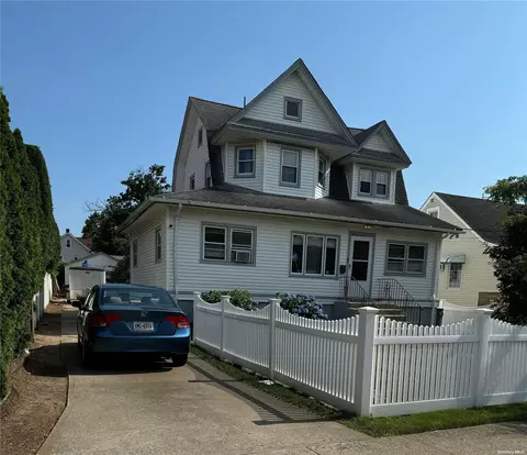 67 Archer St, Freeport, NY 11520