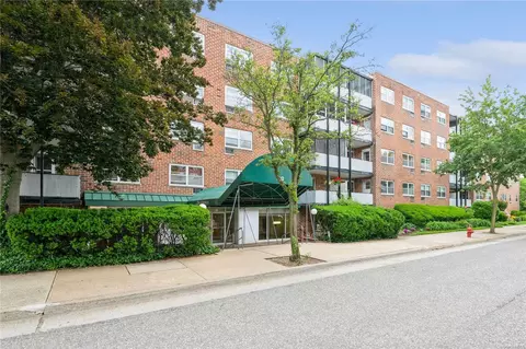 100 Lincoln #22A, North Hempstead, NY 11501