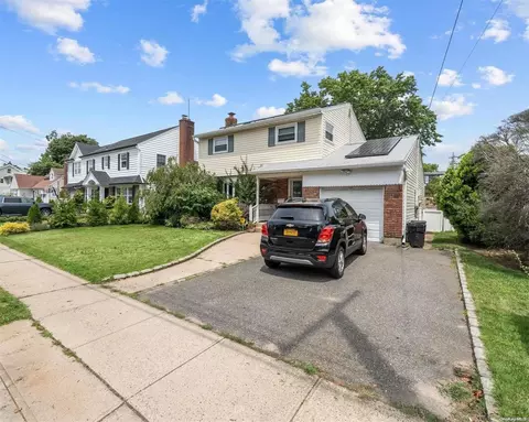 29 Park Blvd, Malverne, NY 11565