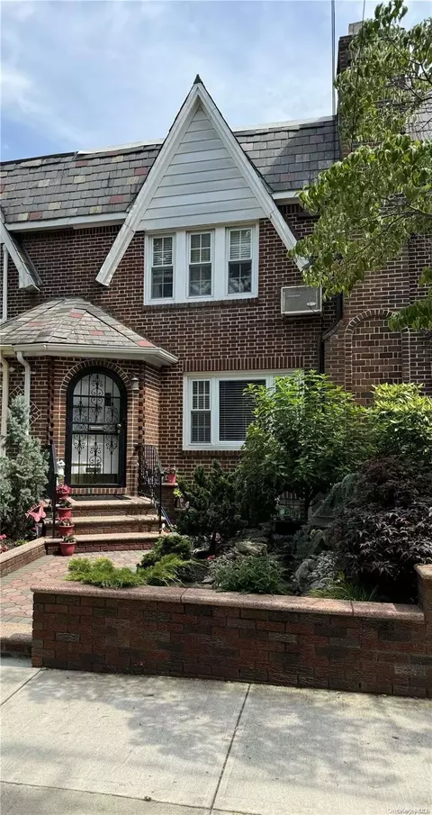 80-08 Penelope Ave, New York, NY 11379